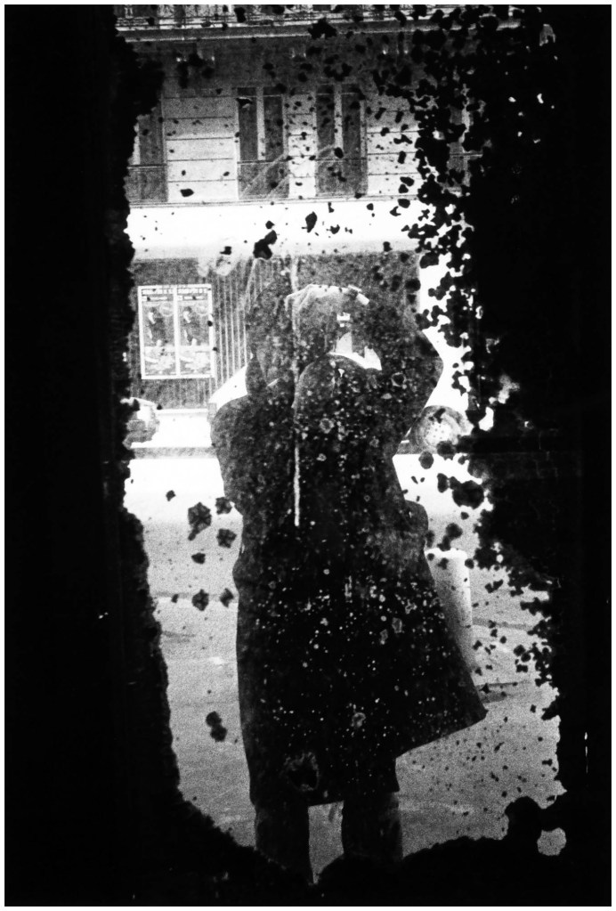 Daido Moriyama, (Self-portrait), Paris, 1989